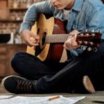 practicing guitar tip 300x200 1